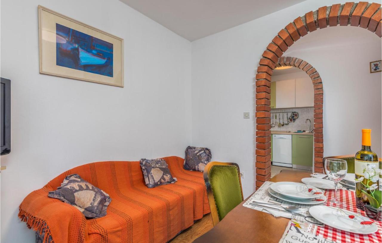 Lovely Apartment In Mali Losinj With Kitchen Exterior photo