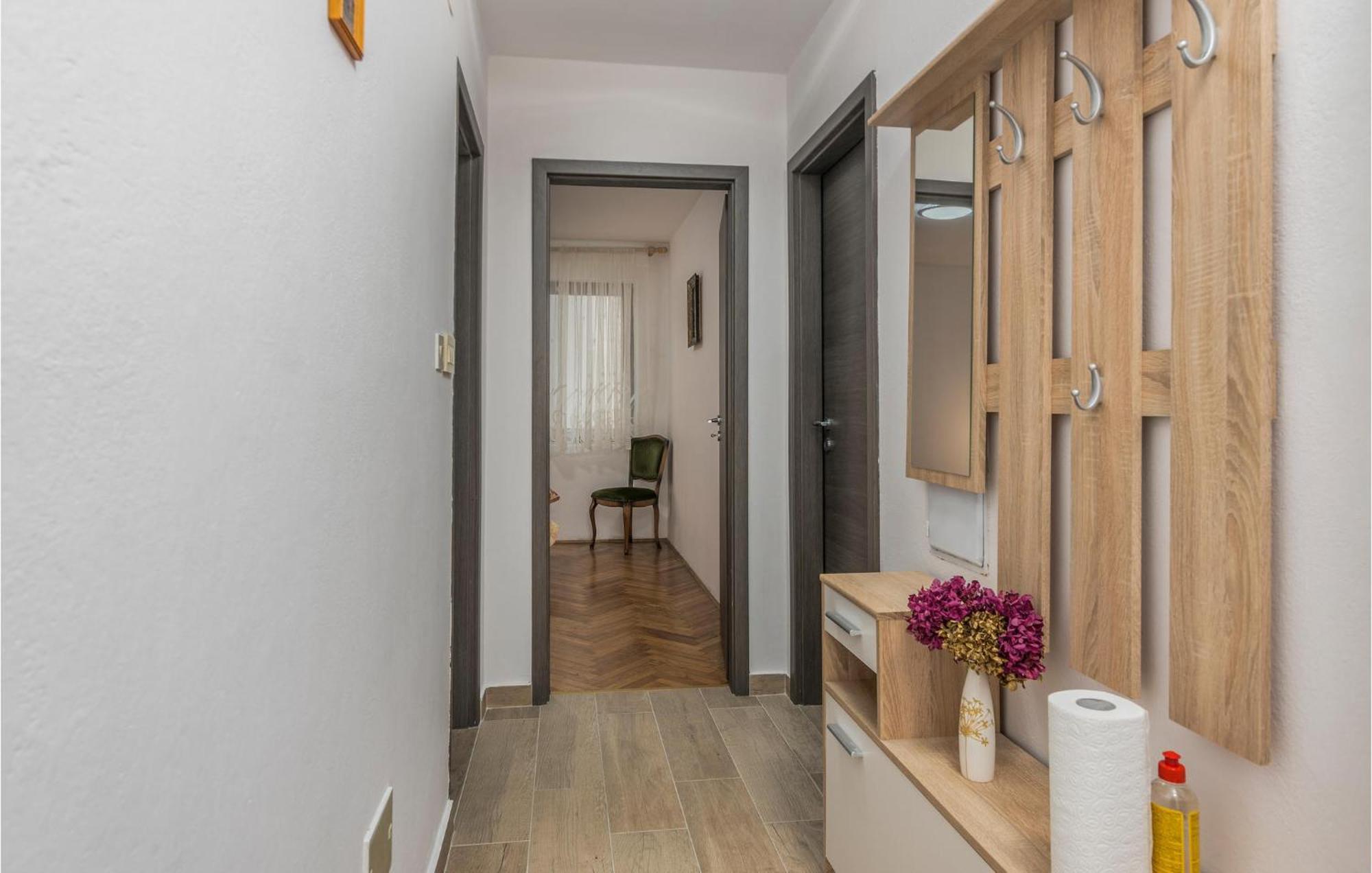 Lovely Apartment In Mali Losinj With Kitchen Exterior photo