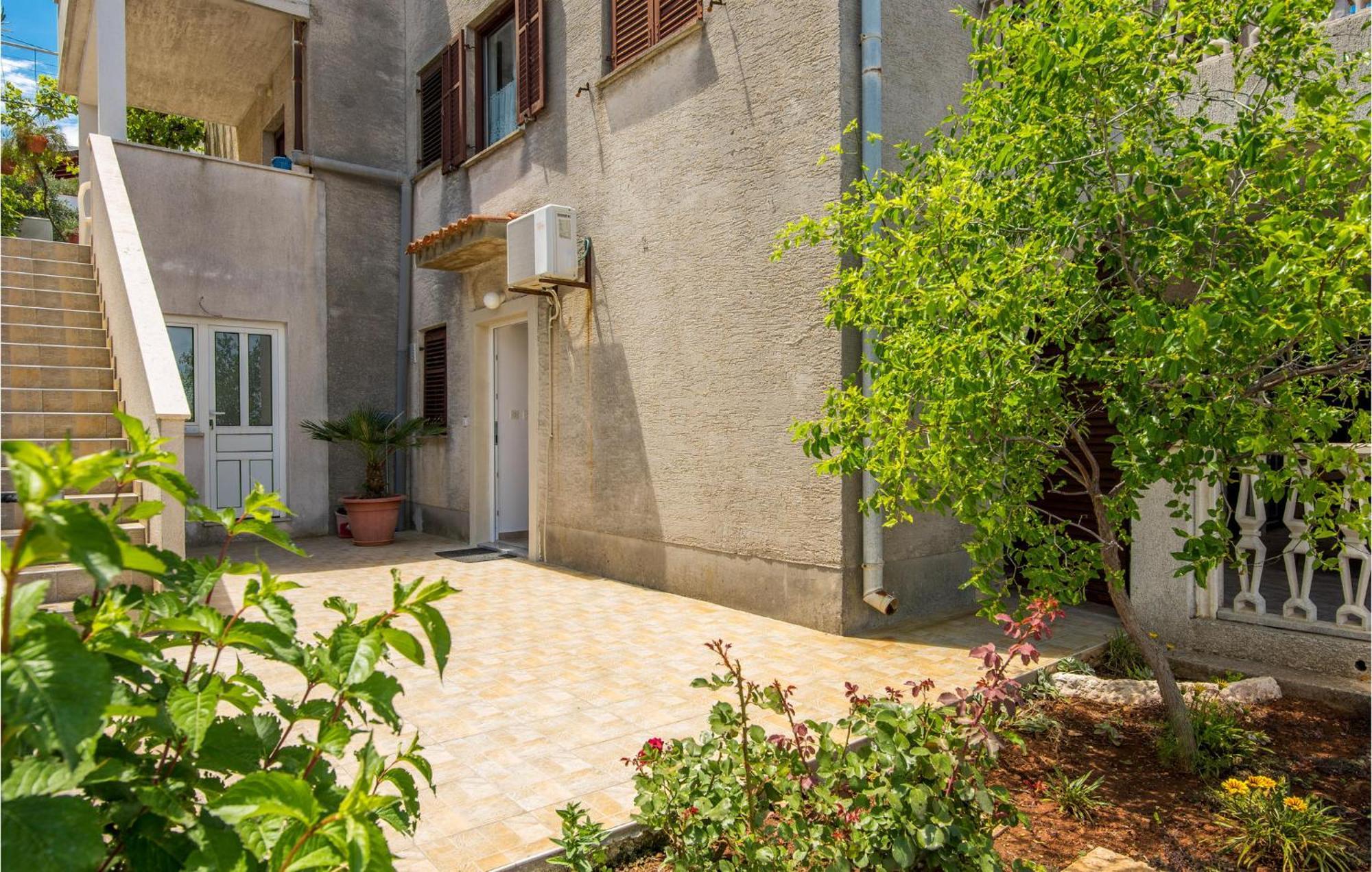 Lovely Apartment In Mali Losinj With Kitchen Exterior photo